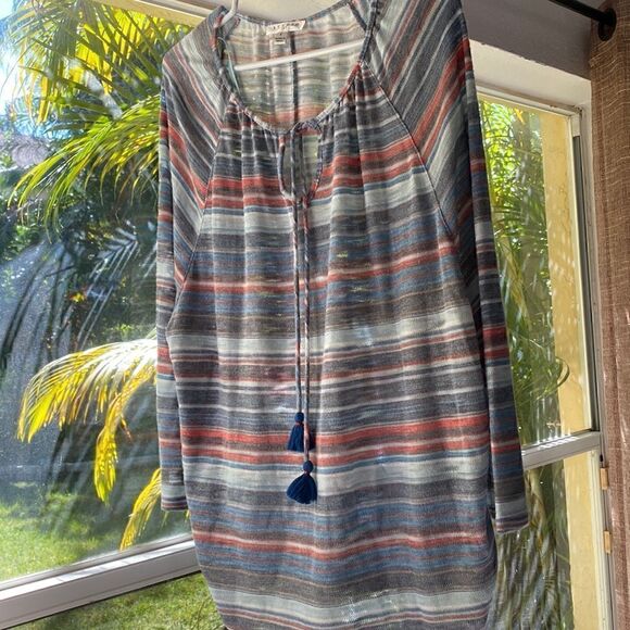 EUC tie front top with tassels and cinch-able sides size L - Picture 2 of 5